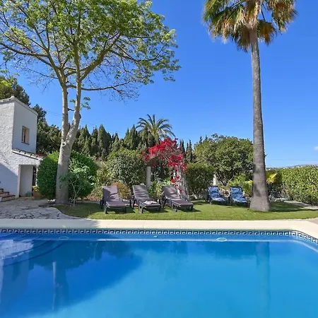 Casa vacanze Casa Lavina With Heated Pool